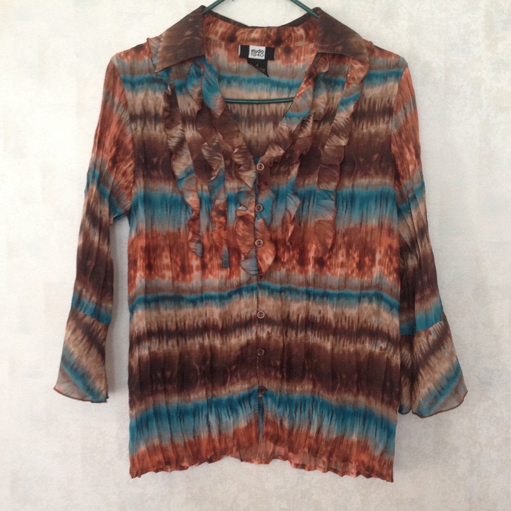 Colorful buttoned blouse